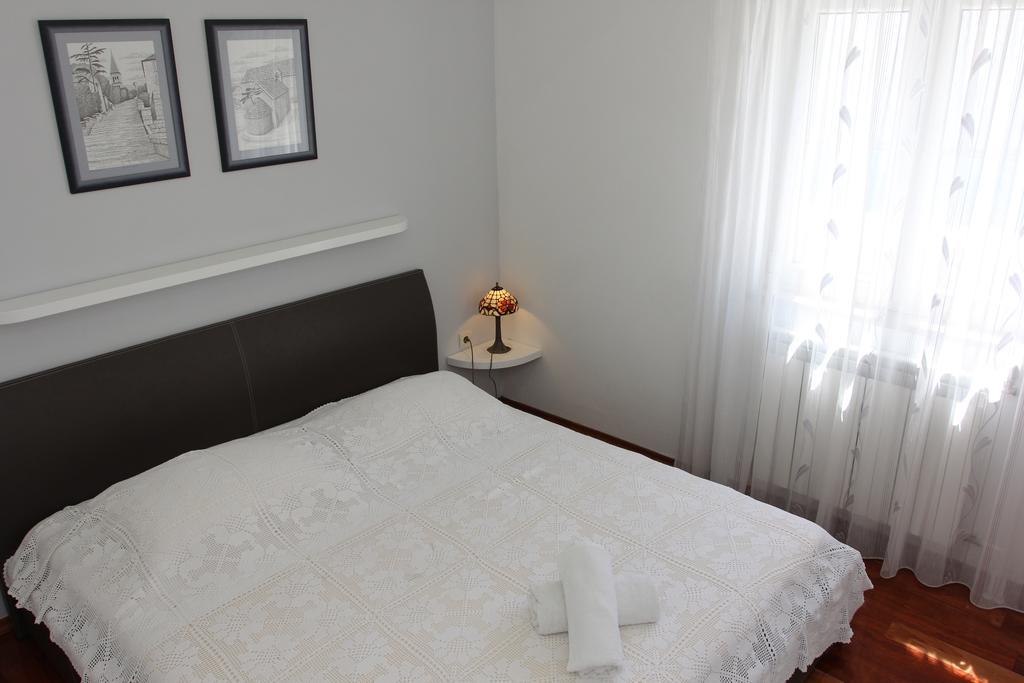 Holiday House Pine Tree Nerezisca Екстер'єр фото