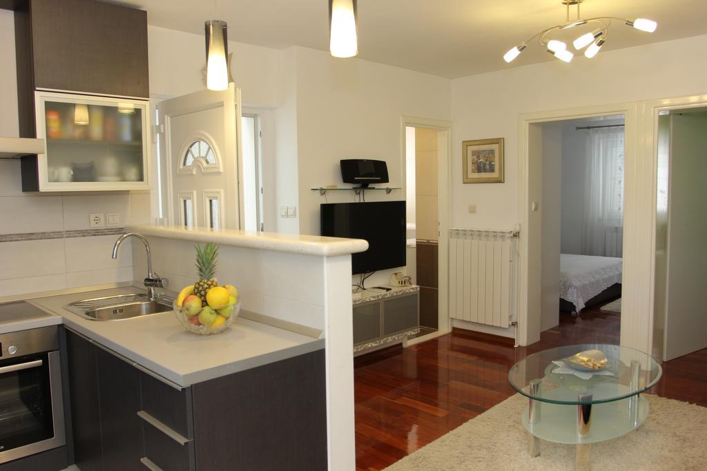 Holiday House Pine Tree Nerezisca Екстер'єр фото